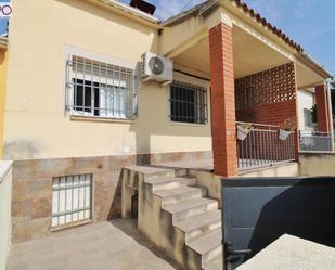 Exterior view of Single-family semi-detached for sale in Albinyana  with Heating, Private garden and Terrace
