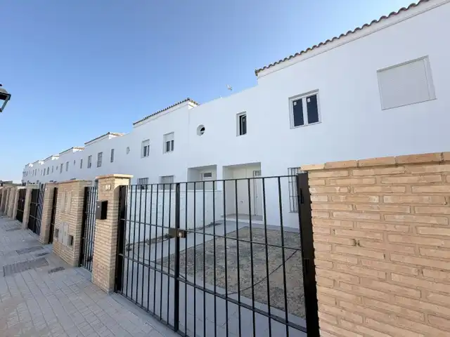 Vista exterior de Casa o xalet en venda en Manzanilla amb Jardí privat, Parquet i Balcó