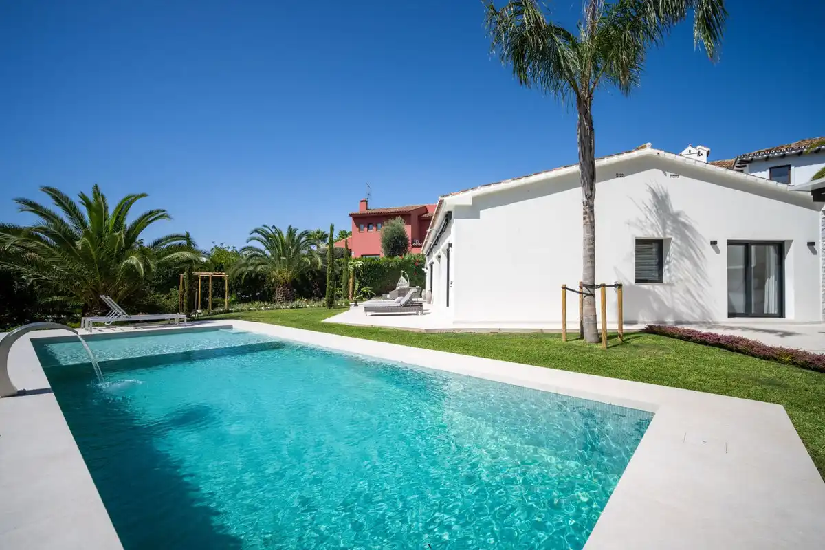 Chalet con piscina en venta en La Quinta