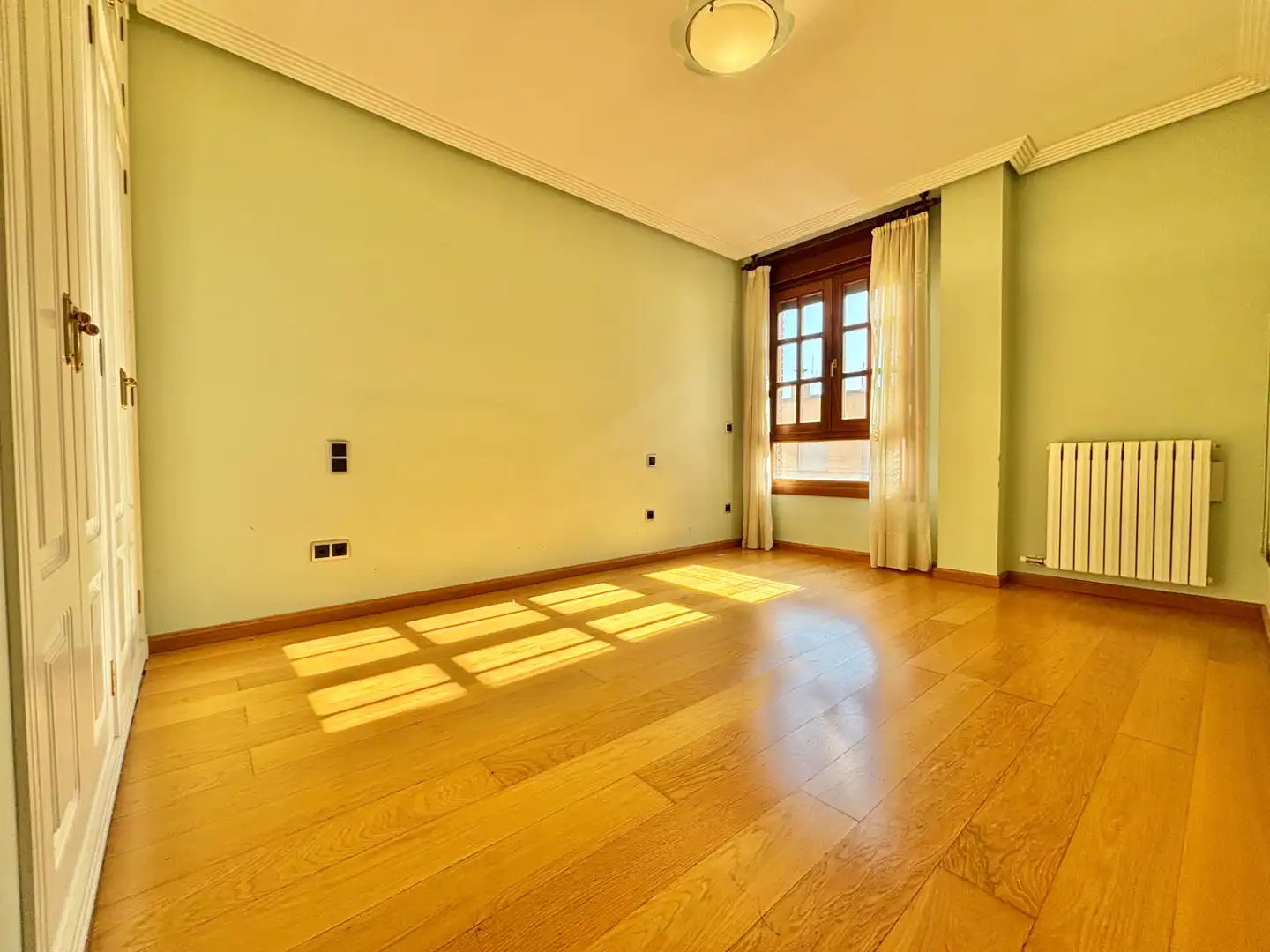Wohnzimmer von Maisonette zum Verkauf in Zaragoza mit Klimaanlage, Heizung und Parkett