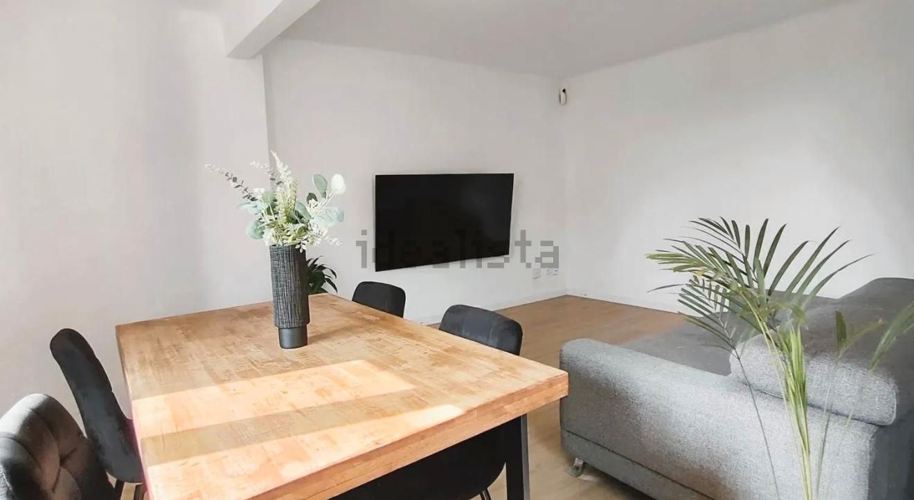 Sala d'estar de Pis en venda en L'Hospitalet de Llobregat amb Parquet i Balcó