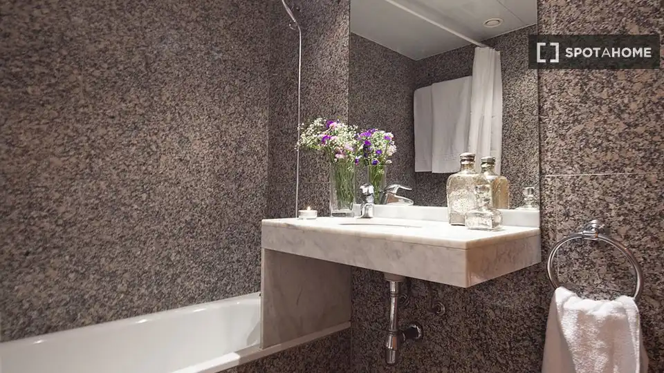 Baño de Apartamento para compartir en Barcelona con Aire acondicionado, Calefacción y Terraza