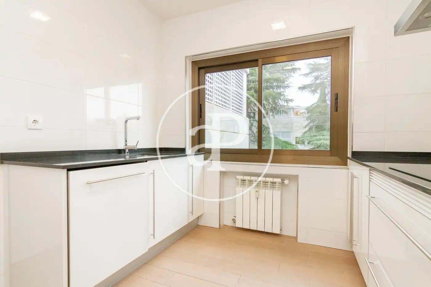Cocina de Piso de alquiler en Madrid con Aire acondicionado, Calefacción y Jardín privado