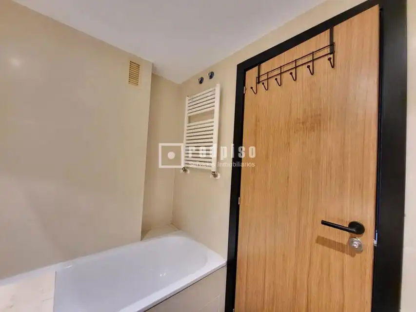 Baño de Piso en venta en Valdemoro con Aire acondicionado, Calefacción y Jardín privado