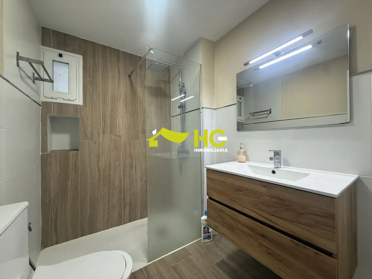 Baño de Piso de alquiler en Alcorcón con Aire acondicionado, Calefacción y Amueblado