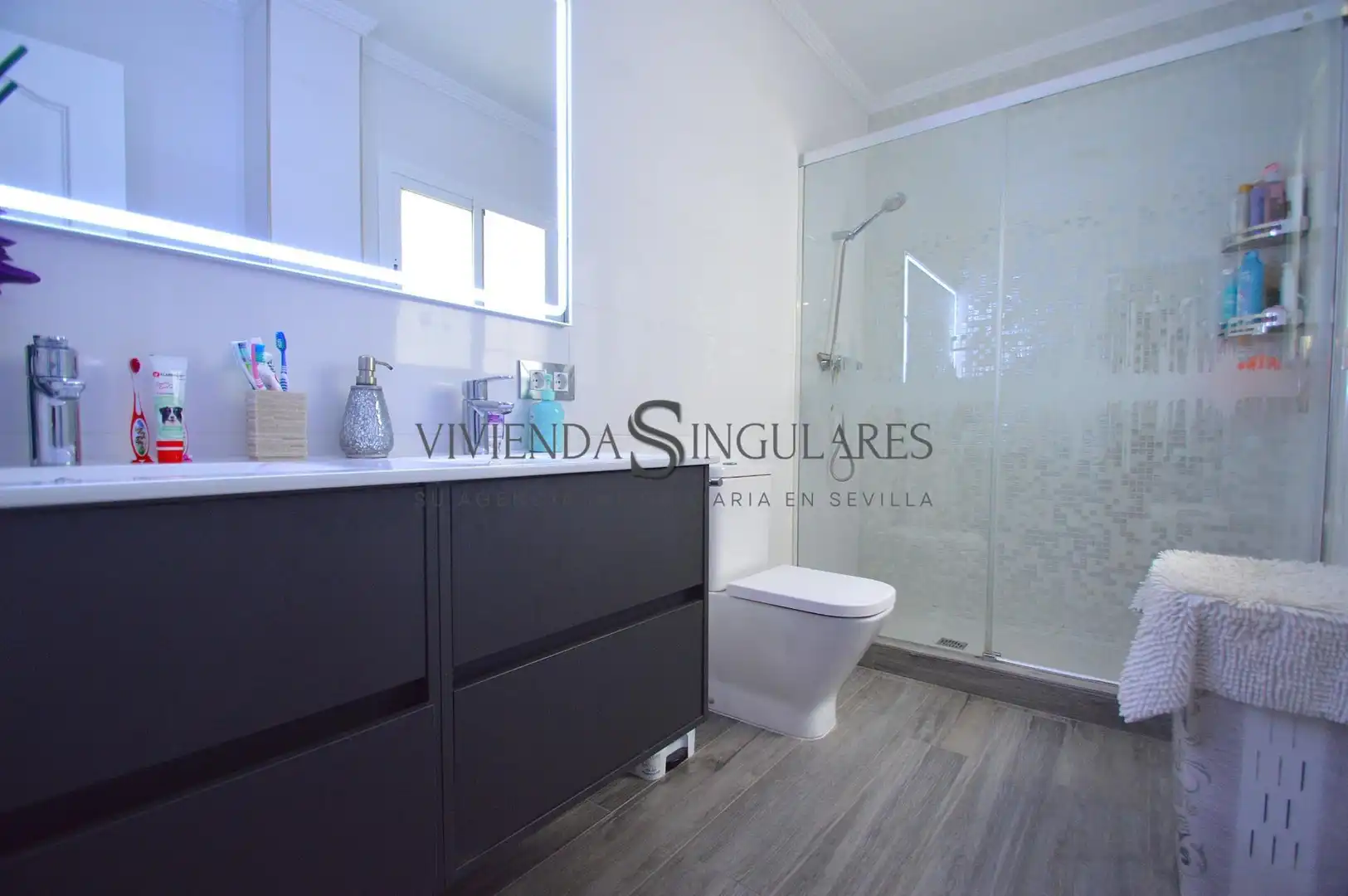 Baño de Casa adosada en venta en Sevilla con Aire acondicionado, Terraza y Trastero