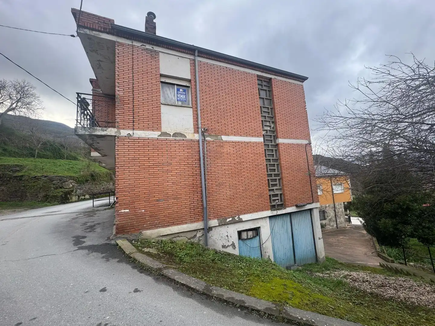 Vista exterior de Finca rústica en venda en Puente de Domingo Flórez amb Calefacció, Jardí privat i Terrassa