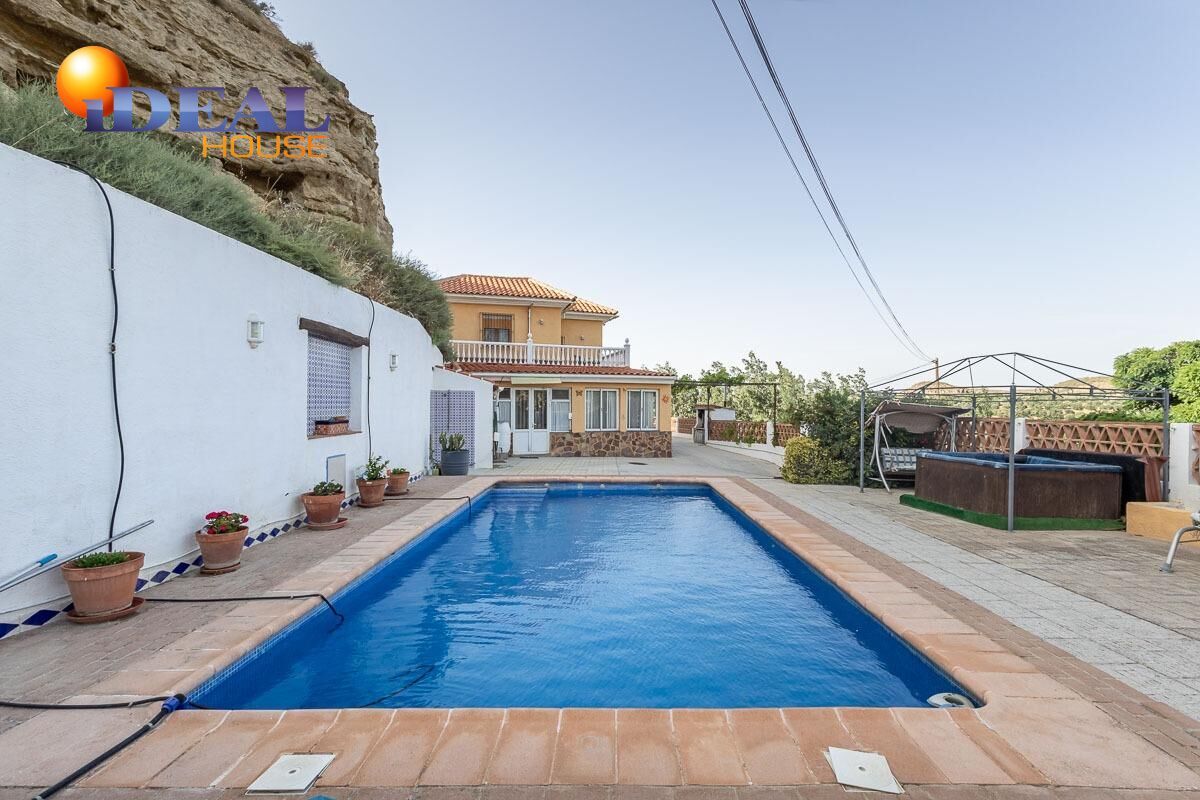 Vista exterior de Casa o xalet en venda en Caniles amb Aire condicionat, Calefacció i Jardí privat
