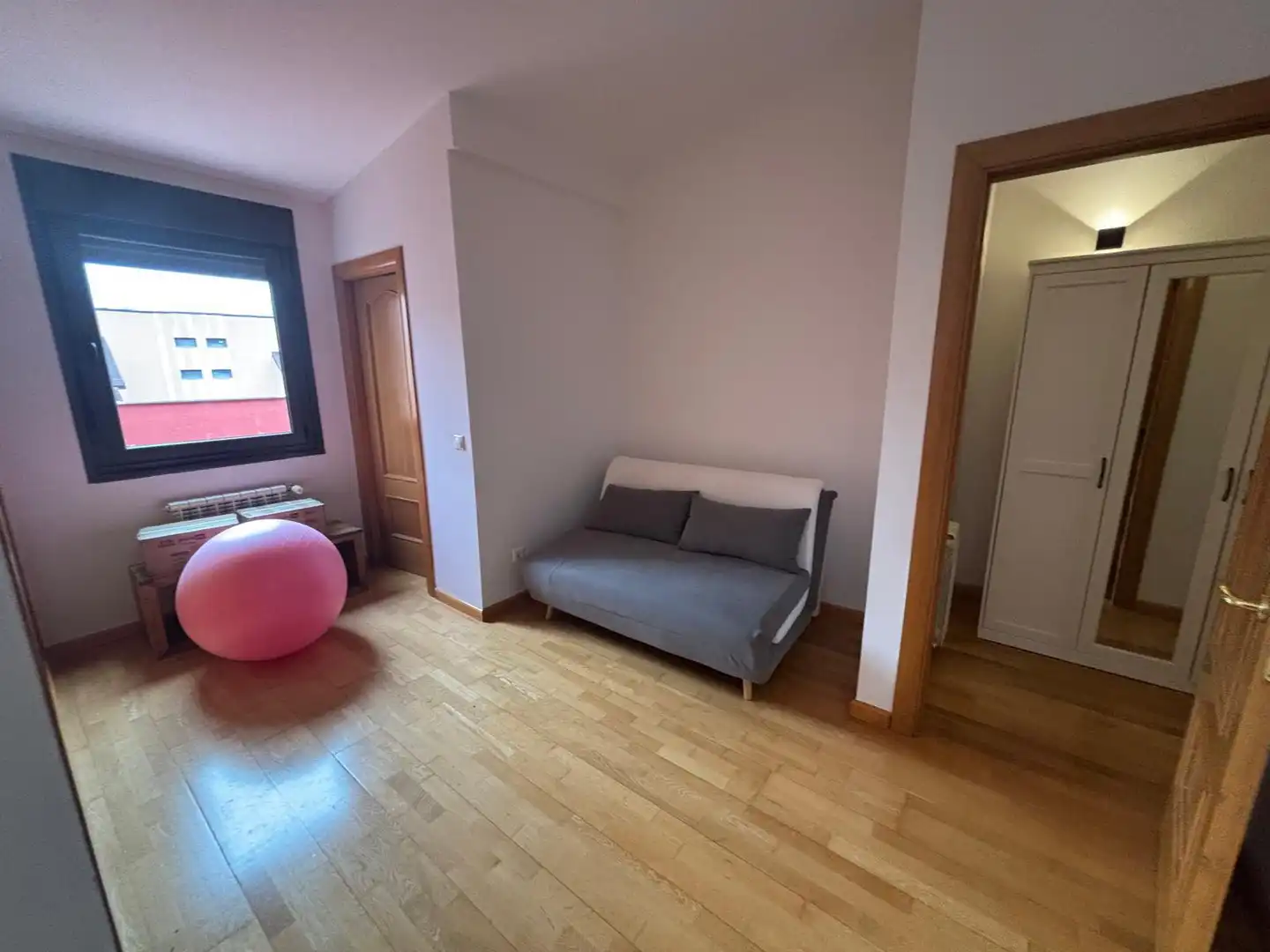 Bedroom of Flat for rent in Oviedo   with Air Conditioner, Heating and Parquet flooring