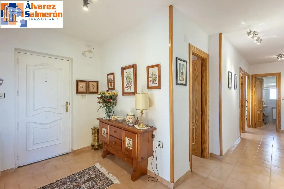 Detached house with pool for sale in Calle de la Encina, imagen 6