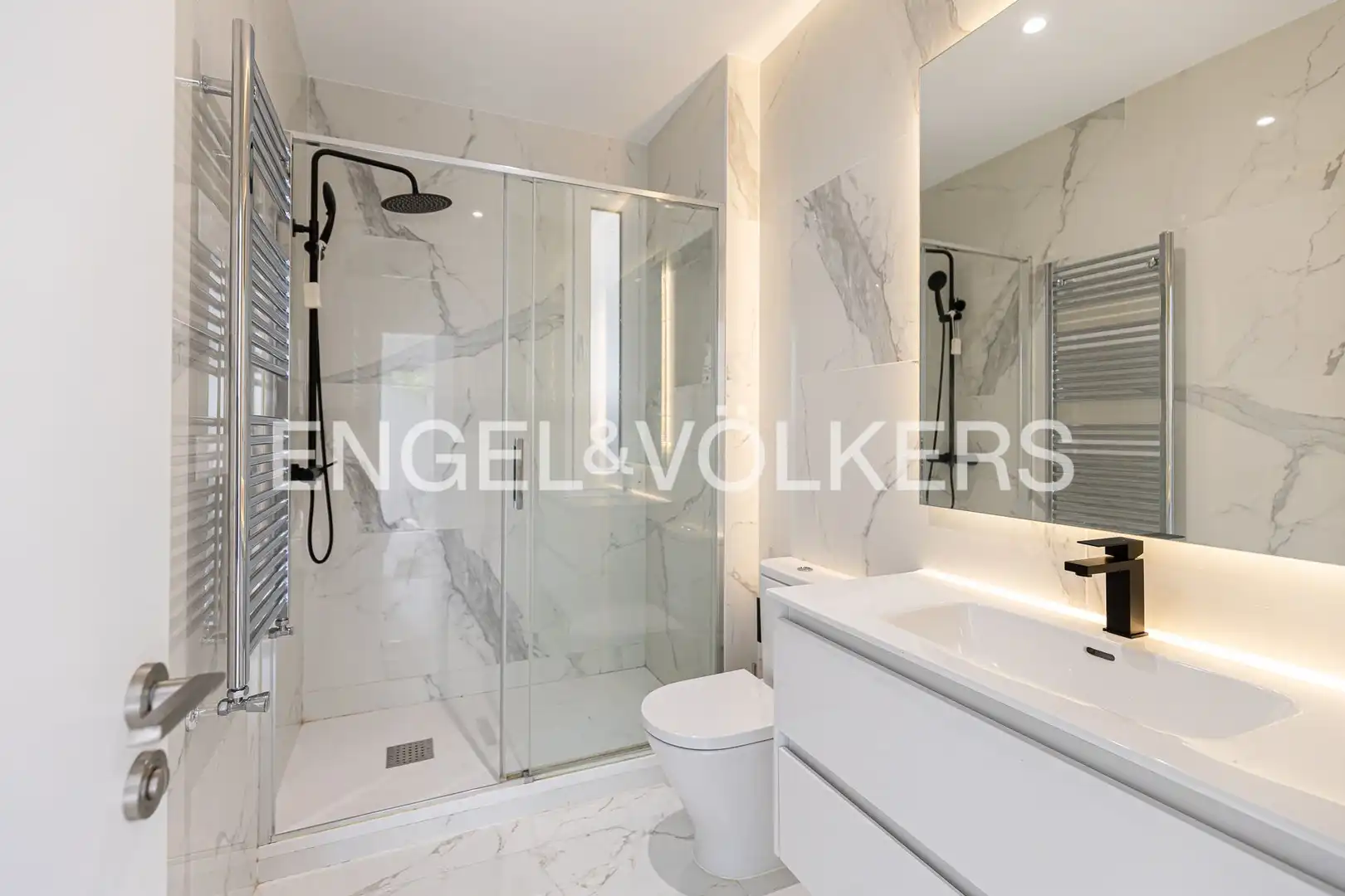Bathroom of Flat for rent in Madrid  with Air Conditioner, Heating and Storage room