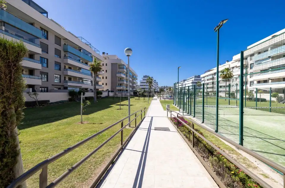 Vista exterior de Piso en venta en Torremolinos con Aire acondicionado, Calefacción y Terraza