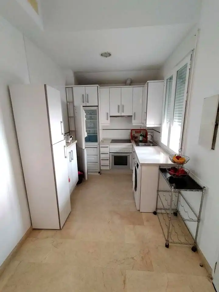 Cuina de Apartament de lloguer en Córdoba amb Aire condicionat i Moblat