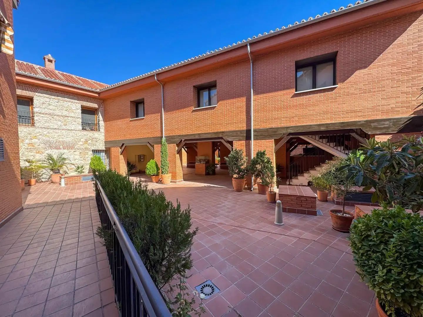 Vista exterior de Piso en venta en Alcalá de Henares con Aire acondicionado, Calefacción y Trastero