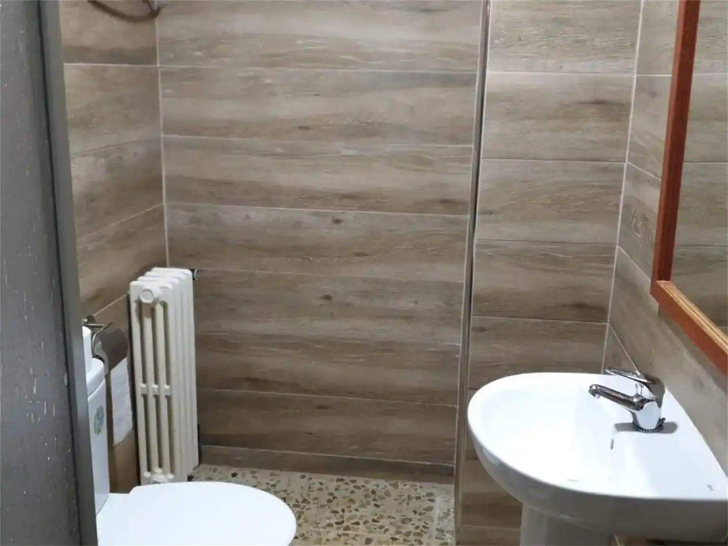 Badezimmer von Wohnung zur Miete in Sena mit Möbliert und Balkon