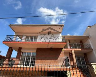 Vista exterior de Casa adosada en venda en Vidreres amb Calefacció, Jardí privat i Terrassa
