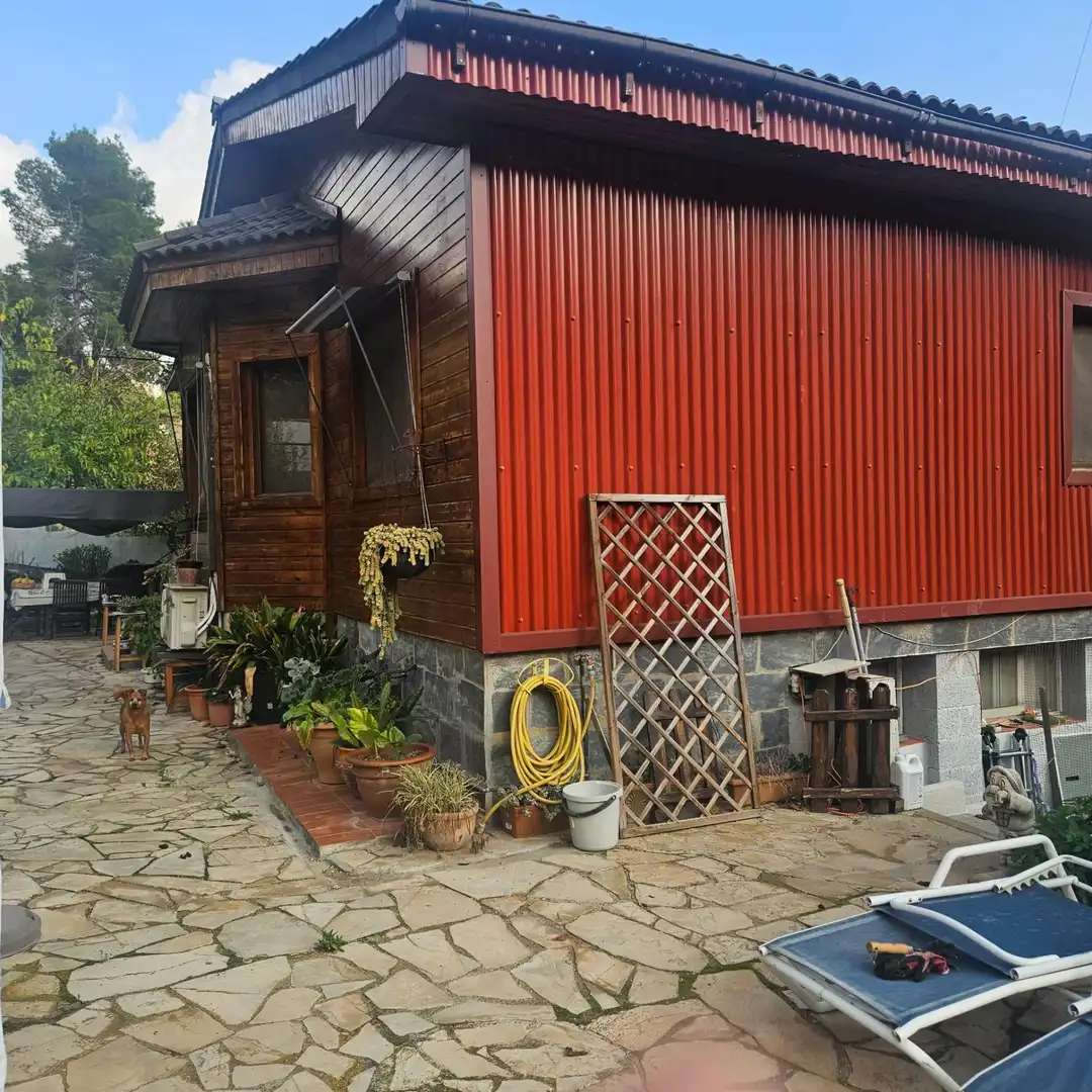 Vista exterior de Casa o xalet en venda en Vallirana amb Aire condicionat, Calefacció i Jardí privat