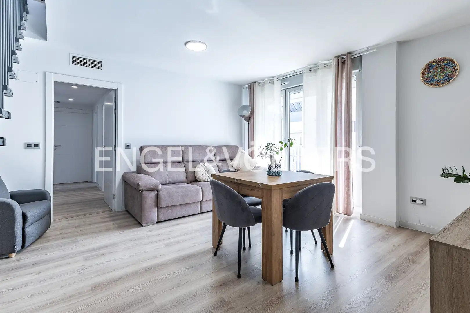 Sala d'estar de Dúplex en venda en Badalona amb Aire condicionat, Calefacció i Parquet