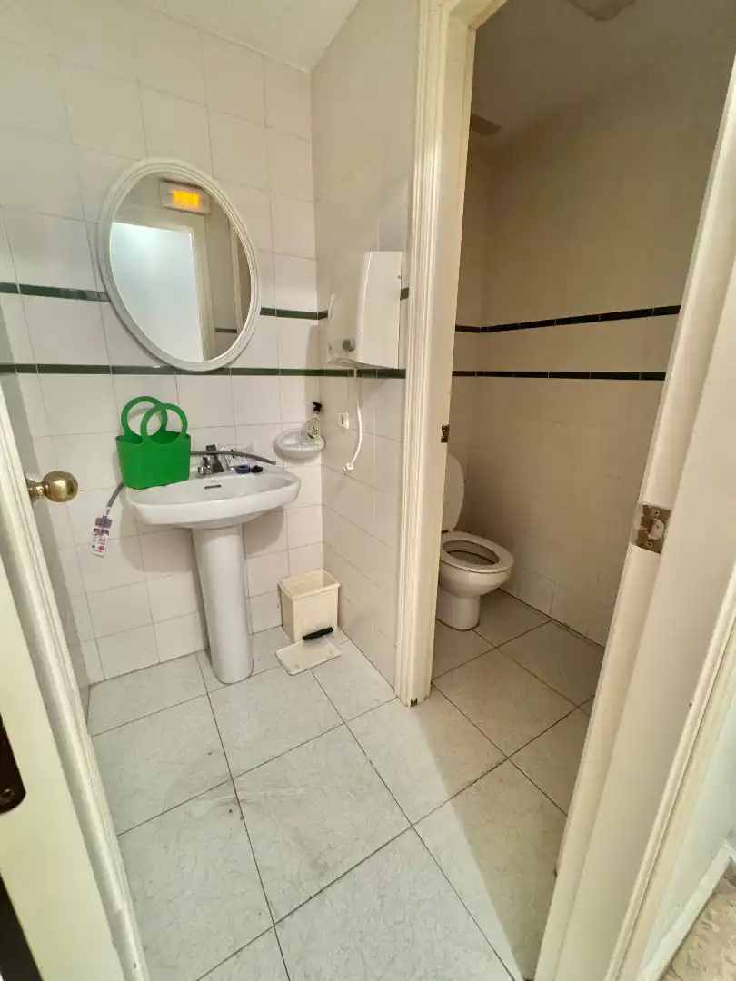 Badezimmer von Geschaftsraum zur Miete in Badajoz mit Klimaanlage, Heizung und Alarm