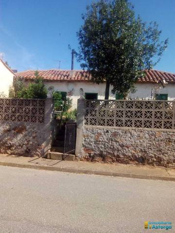Casa-chalet en Venta en Calle la Cuesta en Villaobispo de Otero
