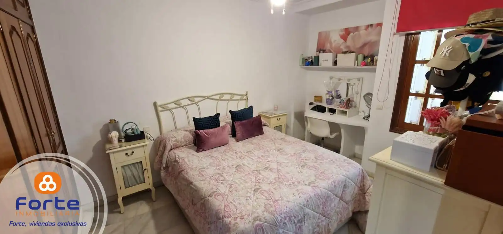 Bedroom of Flat for sale in Córdoba  with Air Conditioner