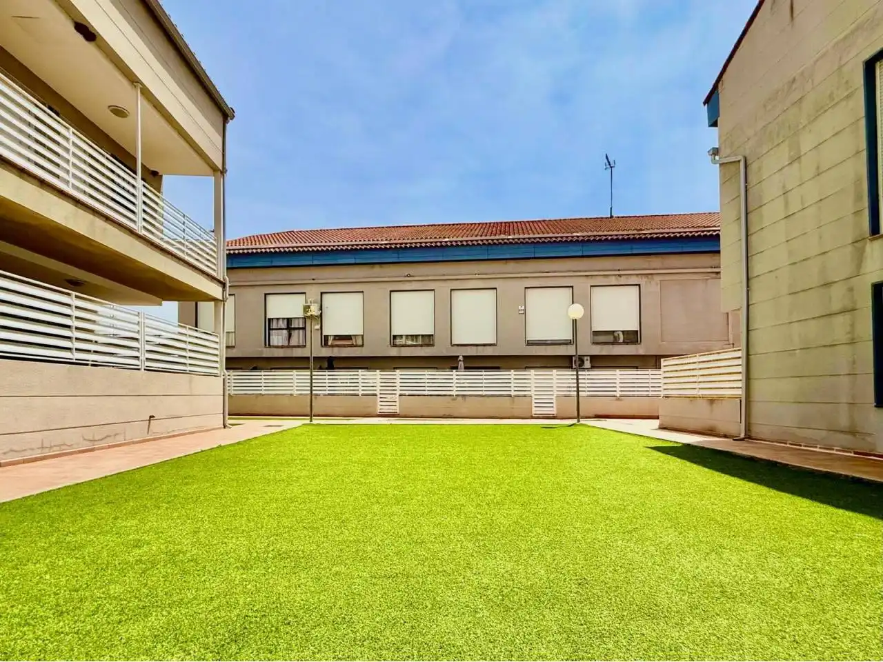 Vista exterior de Pis en venda en Almonacid de Toledo amb Aire condicionat, Calefacció i Jardí privat
