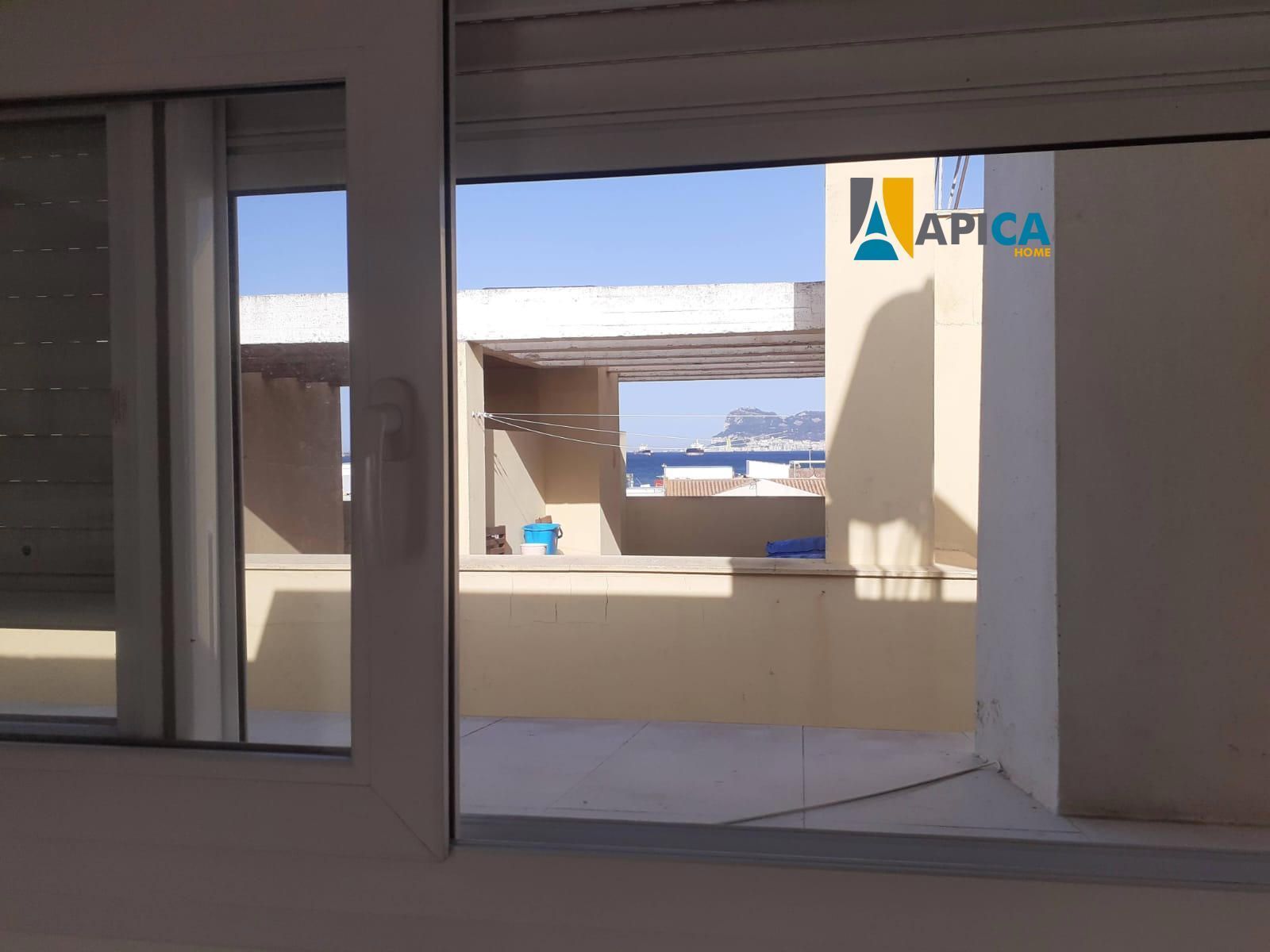 Exterior view of Single-family semi-detached for sale in Algeciras  with Terrace