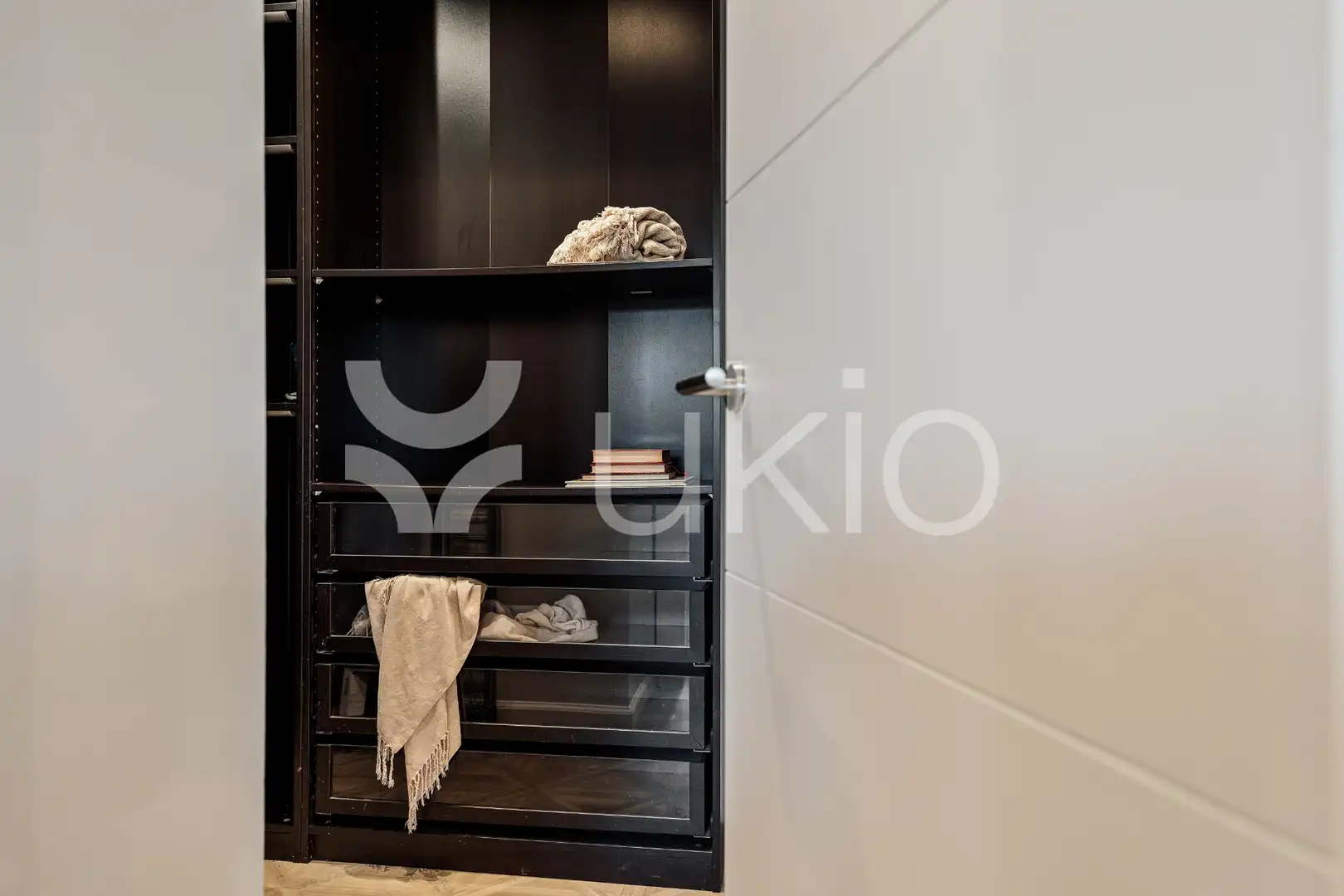 Dormitori de Apartament de lloguer en Barcelona amb Aire condicionat, Calefacció i Moblat