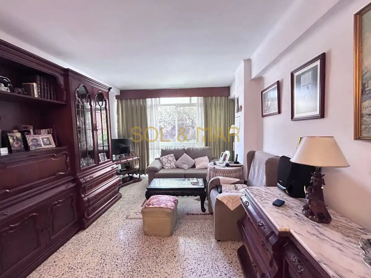 Sala de estar de Piso en venta en Torremolinos con Calefacción, Terraza y Amueblado