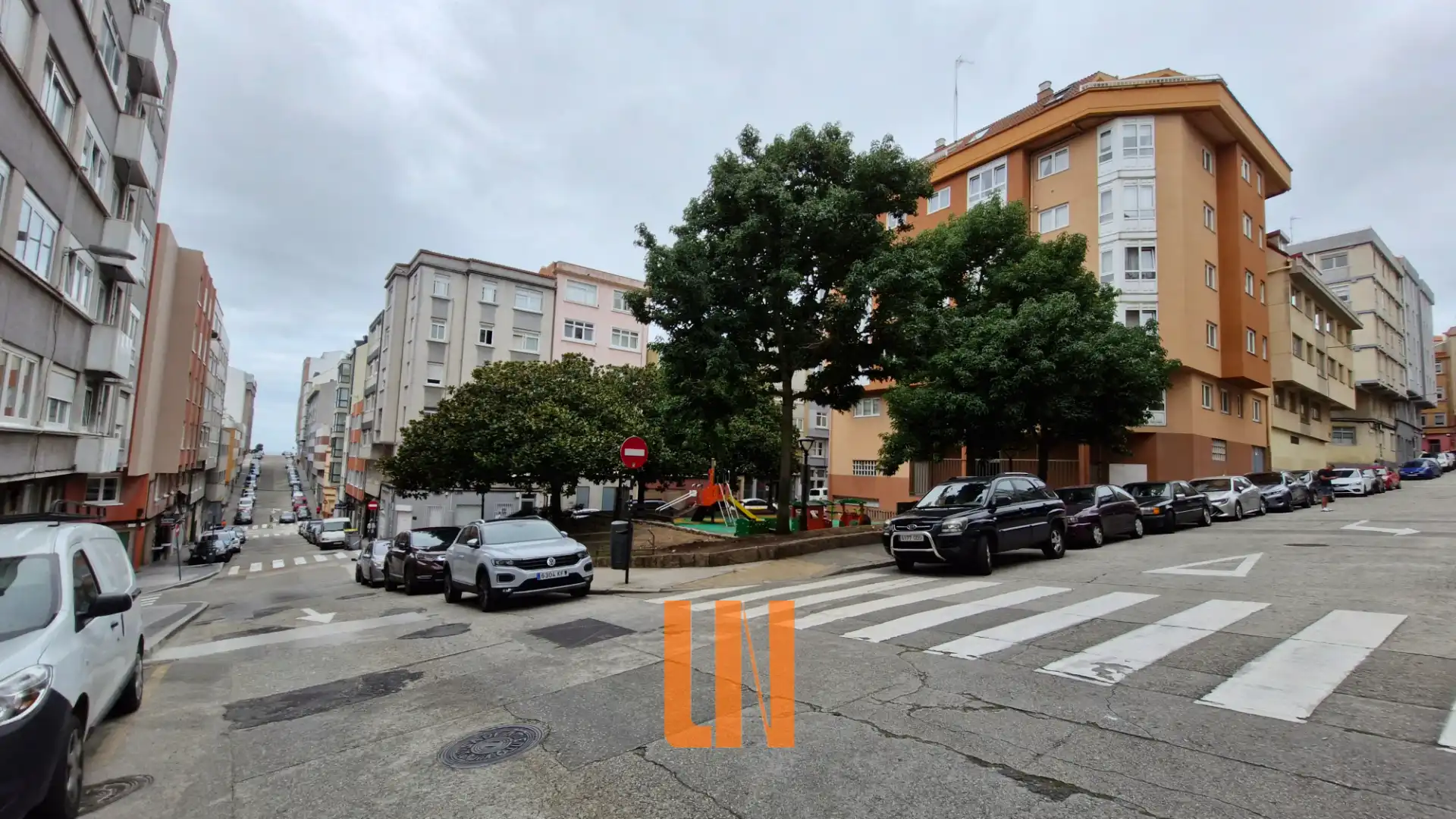 Vista exterior de Edifici en venda en A Coruña Capital  amb Alarma