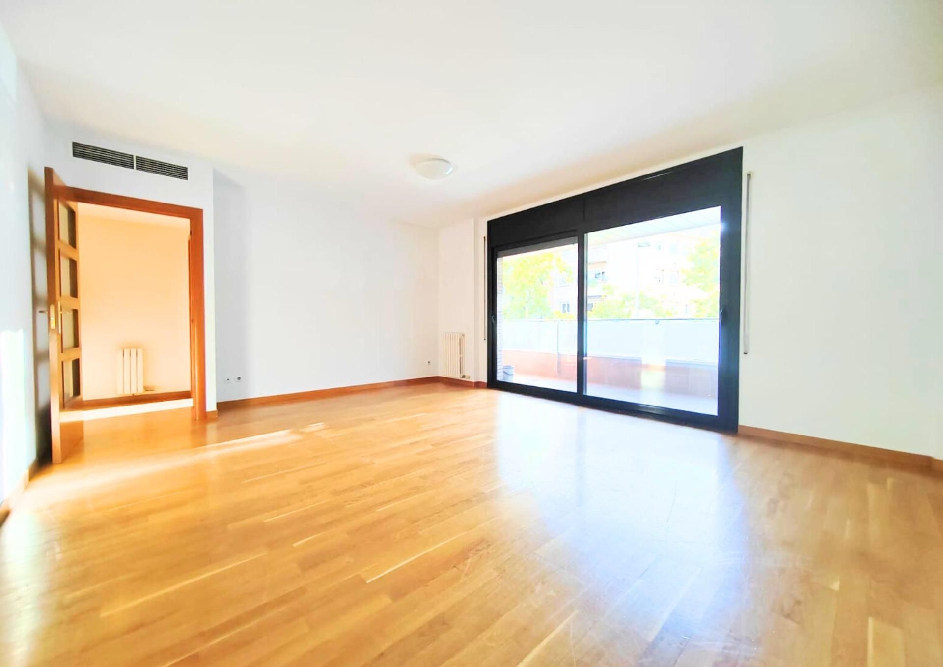 Flat for sale in Plaza de Maria Vinyes, Centre , Centre - Sant Oleguer