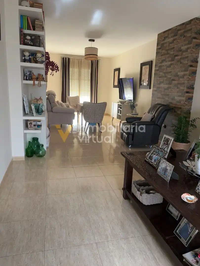 Sala d'estar de Casa o xalet en venda en Lucena amb Moblat