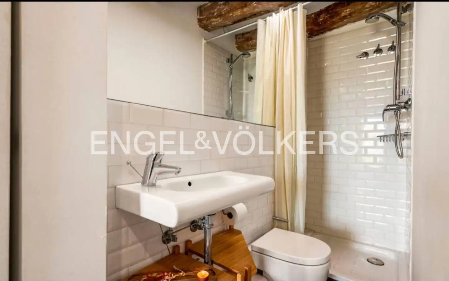 Bathroom of Flat for sale in Barcelona  with Air Conditioner, Heating and Balcony
