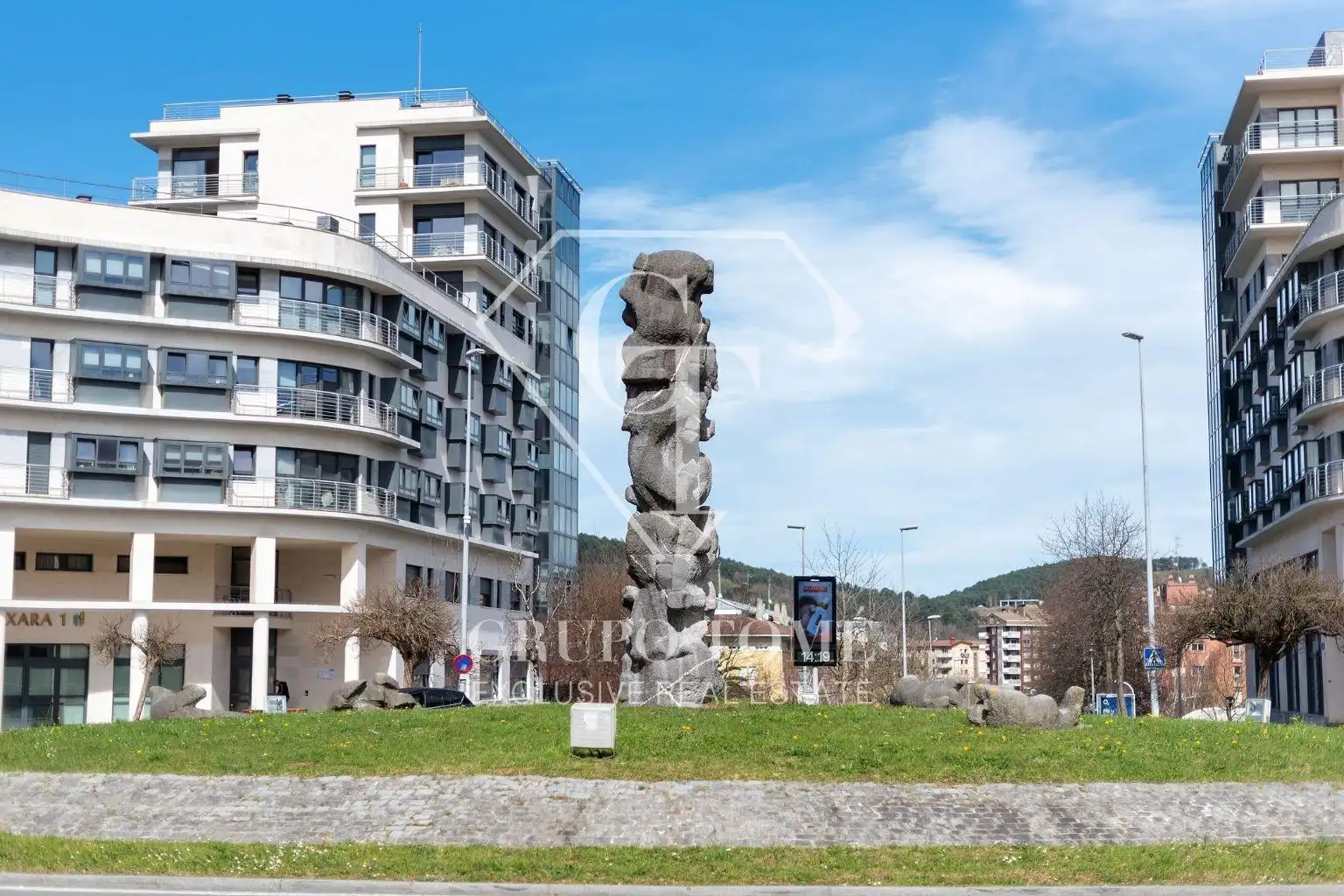 Vista exterior de Pis en venda en Donostia - San Sebastián  amb Calefacció i Moblat