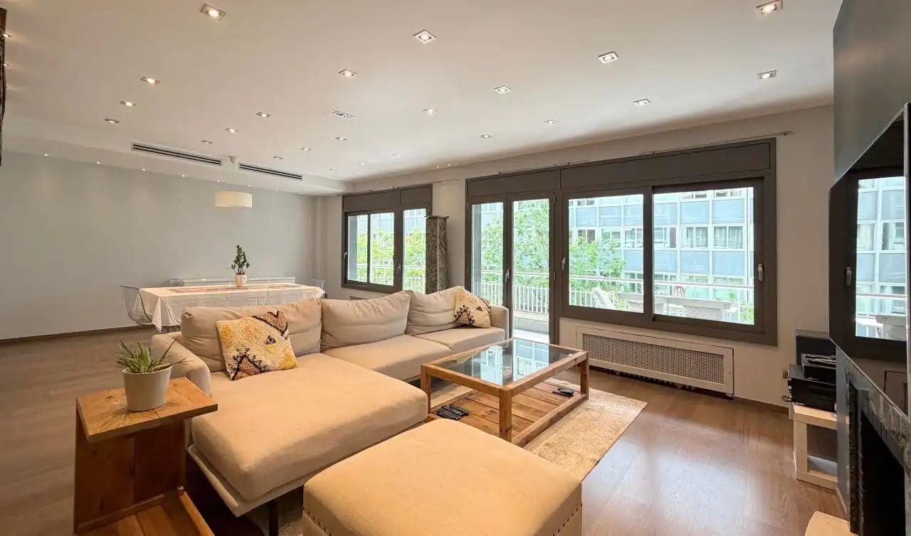Sala de estar de Piso en venta en Barcelona con Aire acondicionado, Calefacción y Terraza