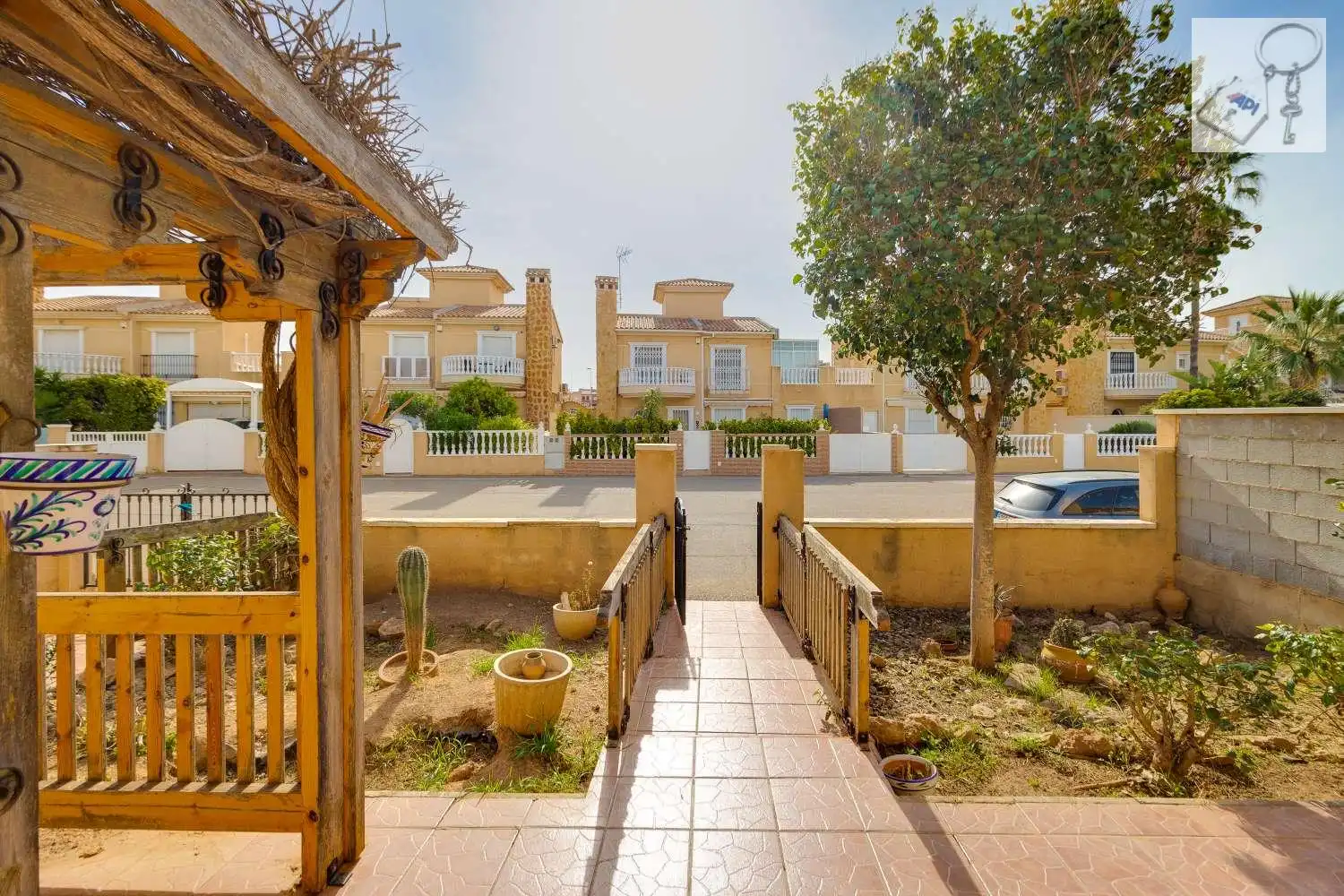Vista exterior de Casa o chalet en venta en Torrevieja con Terraza y Piscina