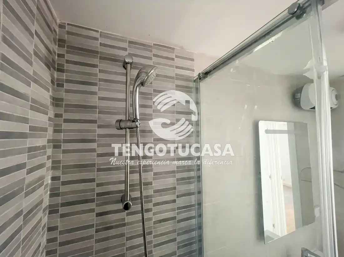 Piso en venta en Calle de María Teresa Sáenz de Heredia, 22, Ventas