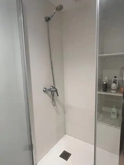 Badezimmer von Dachboden zur Miete in Santander mit Heizung, Privatgarten und Abstellraum