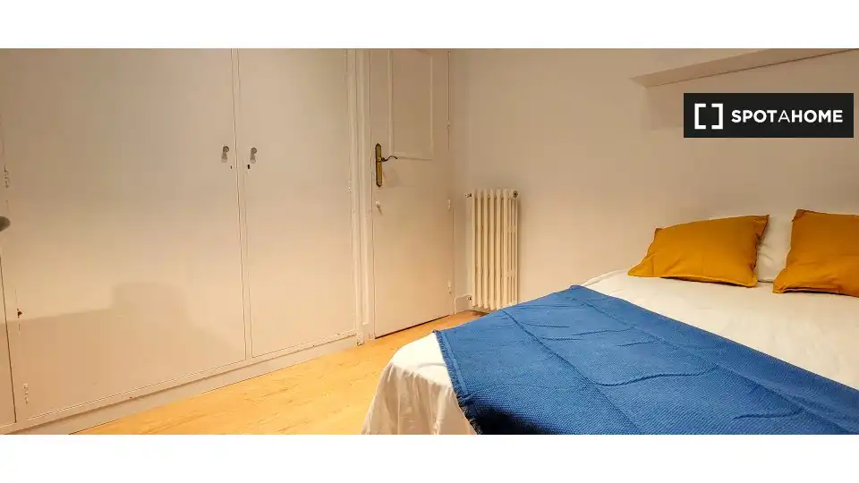 Bedroom of Flat for share in Madrid  with Air Conditioner, Heating and Furnished