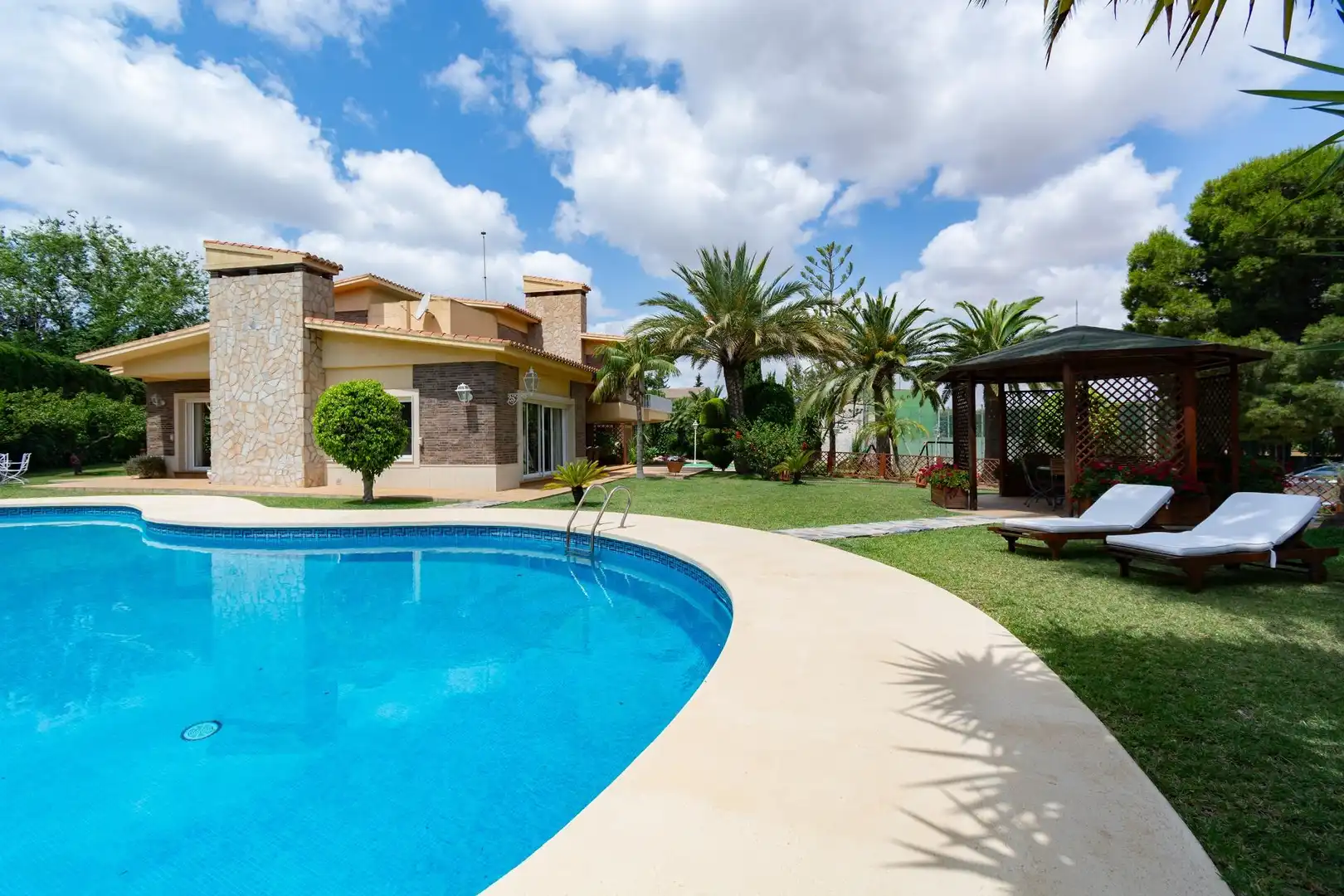 Piscina de Casa o xalet en venda en Cartagena amb Aire condicionat, Calefacció i Jardí privat
