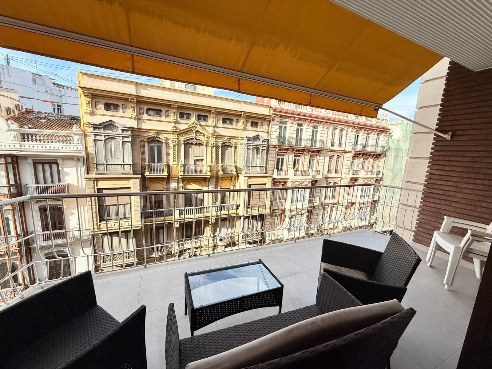 Terraza de Piso de alquiler en  Valencia Capital con Calefacción, Terraza y Balcón