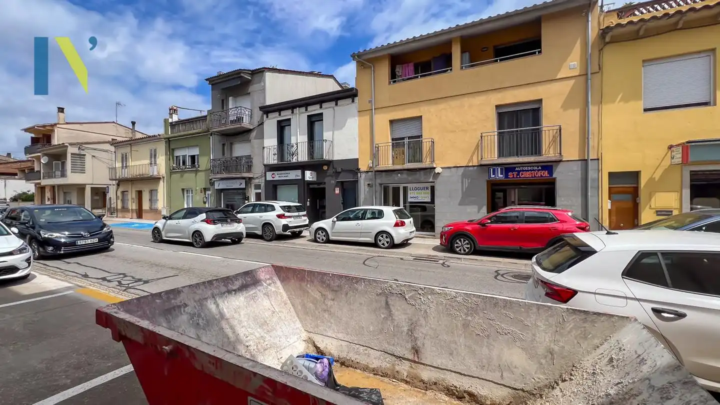 Vista exterior de Local de lloguer en Bescanó amb Aire condicionat