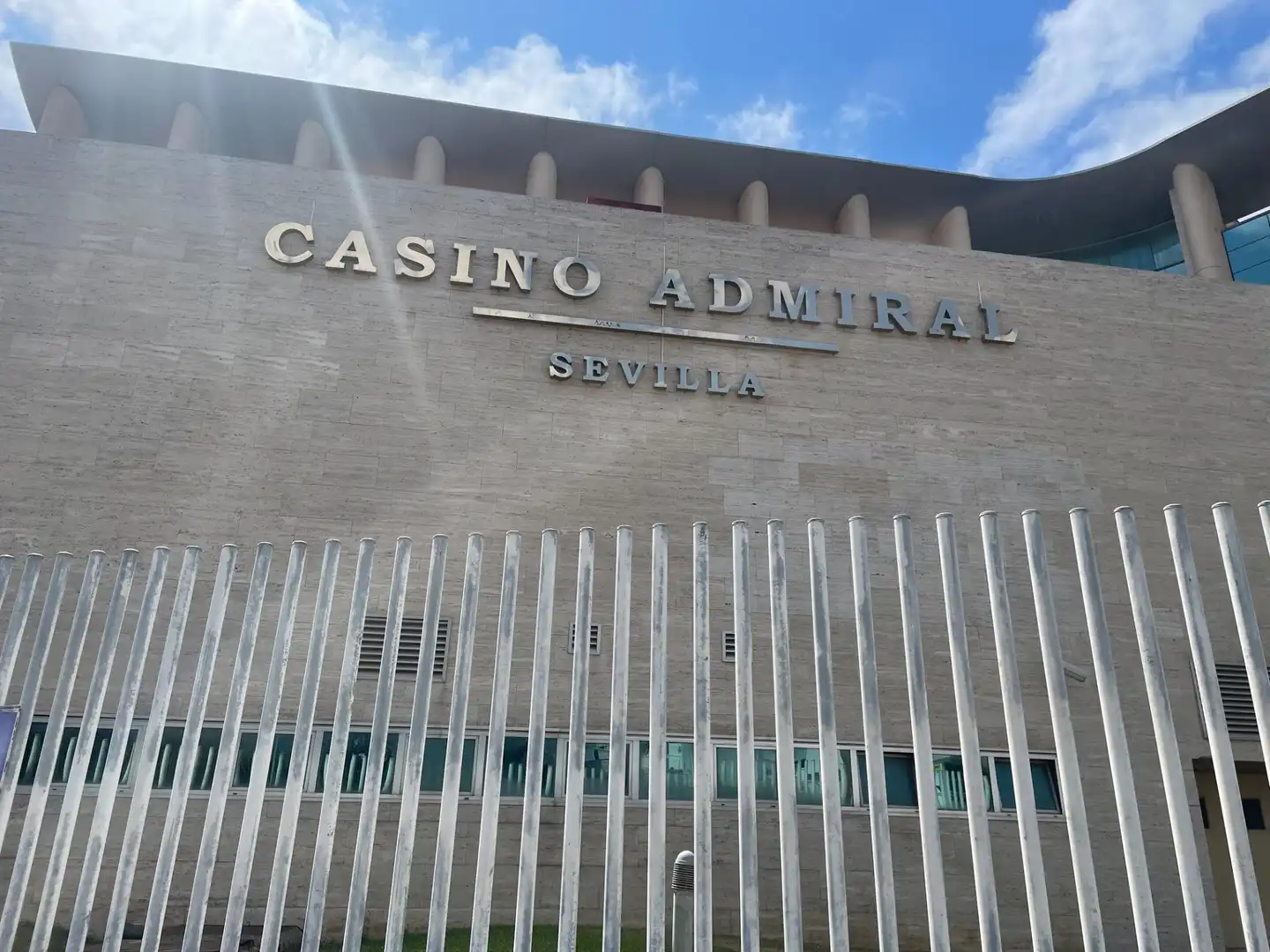 Vista exterior de Ático en venta en Tomares con Aire acondicionado, Calefacción y Jardín privado