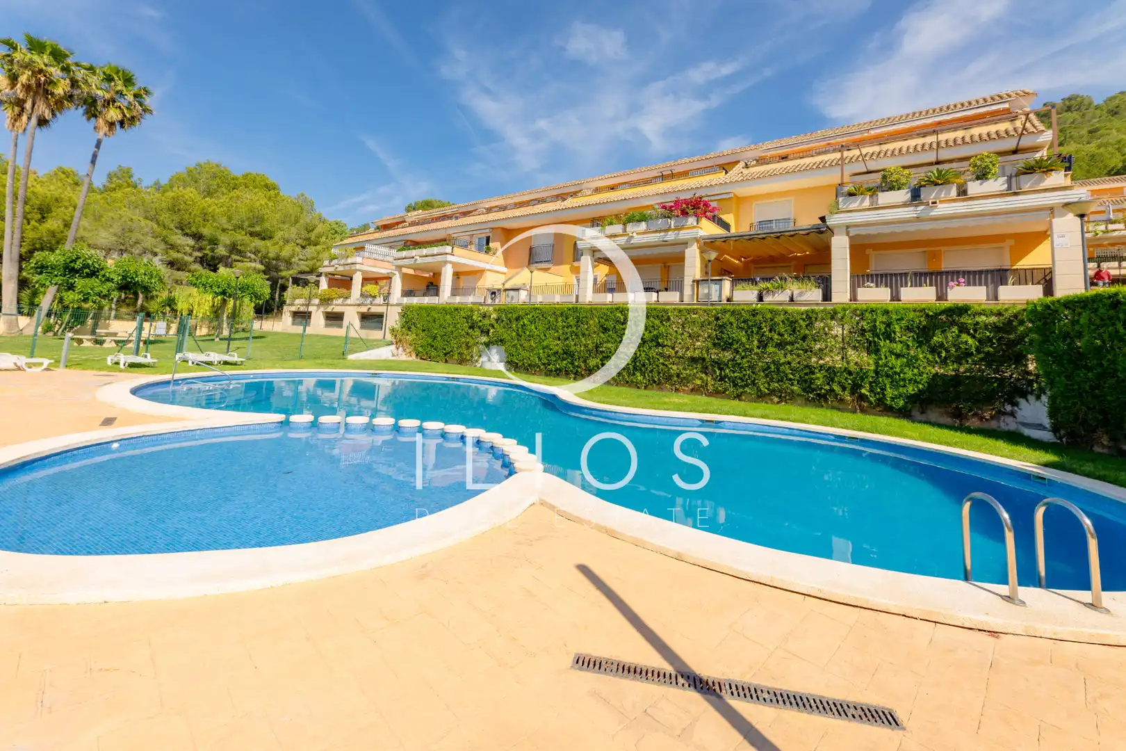 Schwimmbecken von Wohnung zum Verkauf in Chiva mit Klimaanlage, Parkett und Terrasse