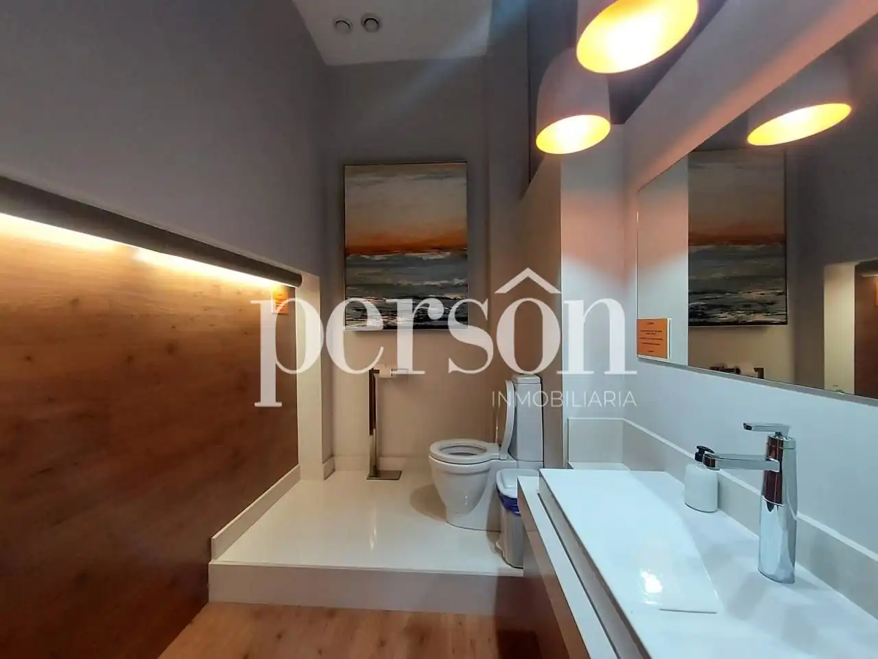 Baño de Oficina de alquiler en Valencia con Aire acondicionado, Calefacción y Alarma