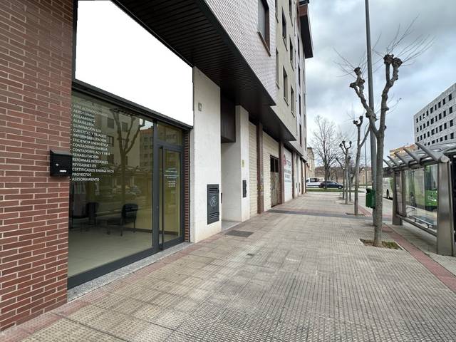 Local comercial en Alquiler en Calle Tirso de Molina en Cascajos - Piqueras