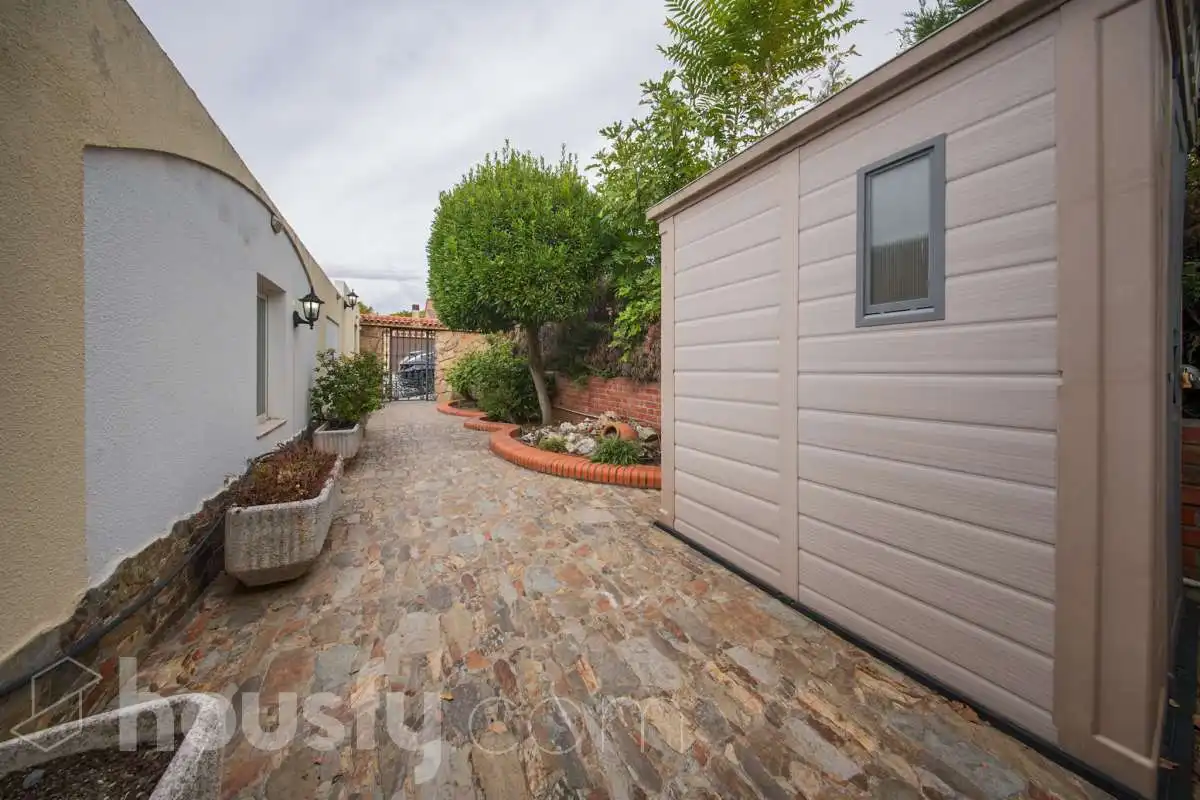 Vista exterior de Casa o xalet en venda en Rivas-Vaciamadrid amb Aire condicionat, Calefacció i Jardí privat