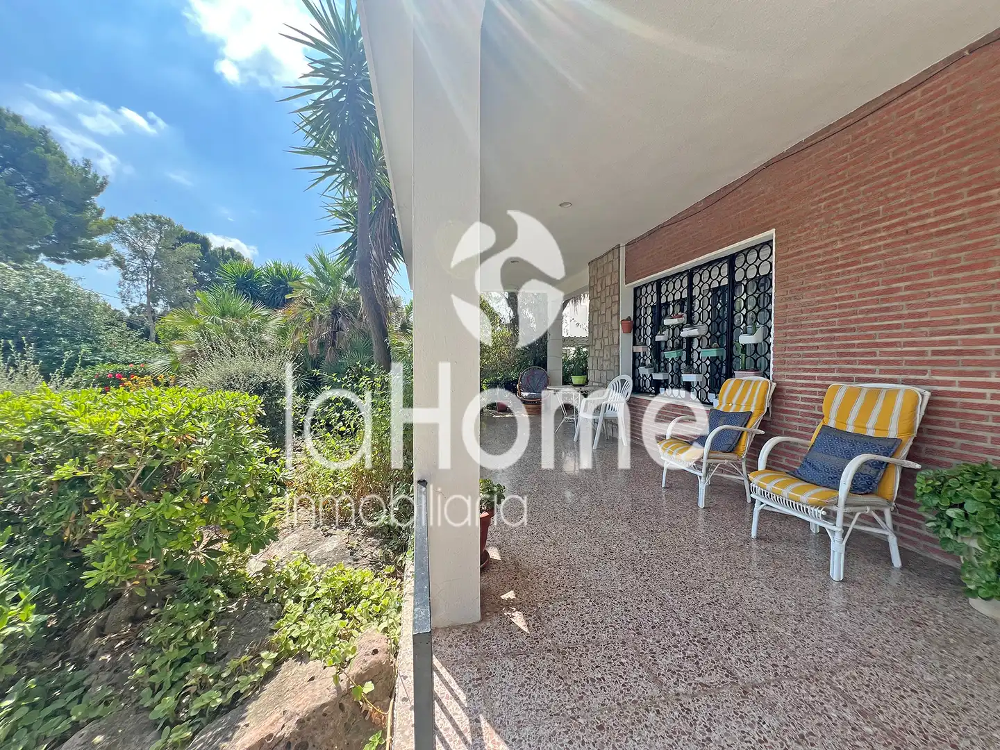 Vista exterior de Casa o xalet en venda en Paterna amb Aire condicionat, Jardí privat i Terrassa