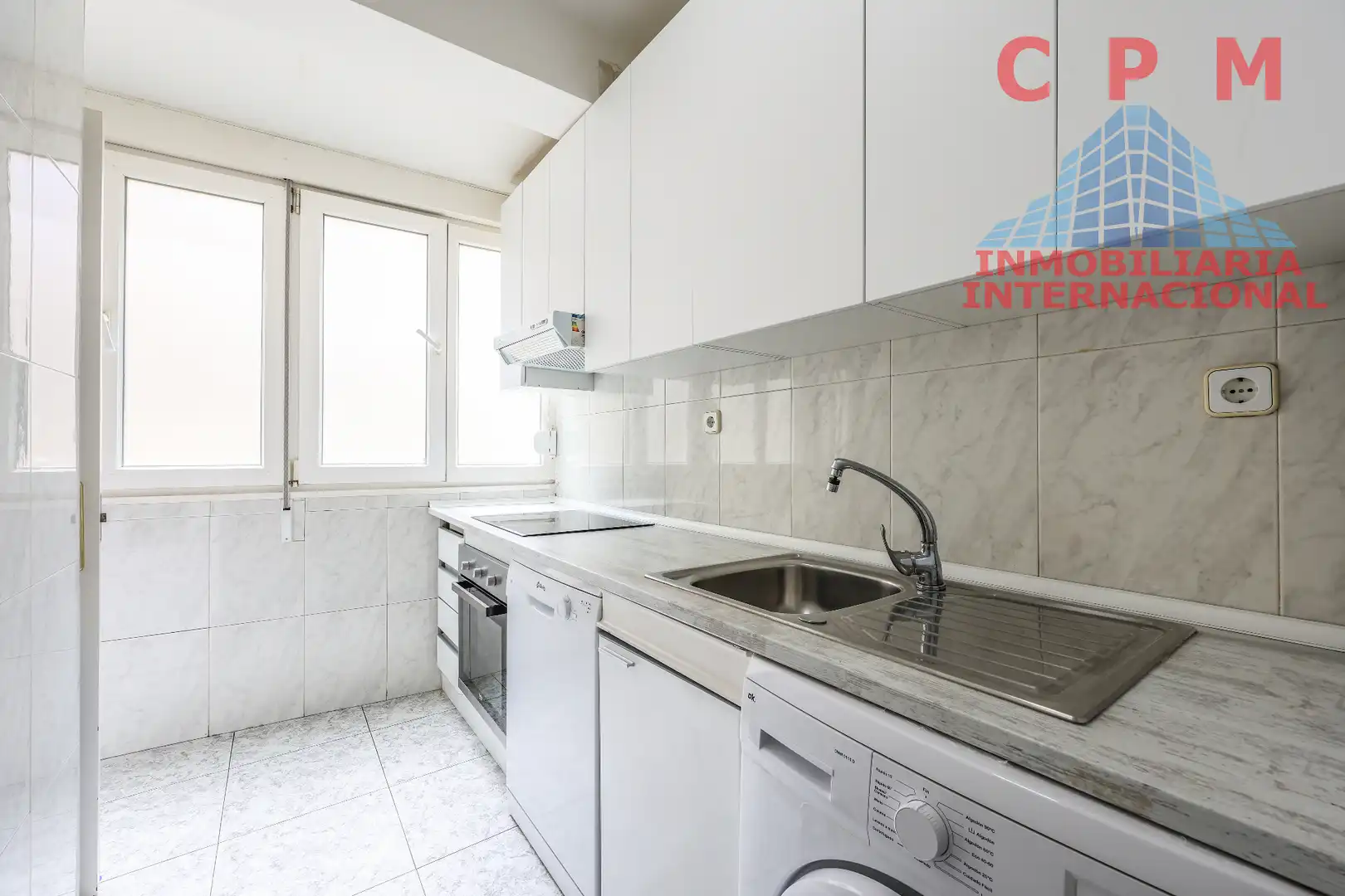 Küche von Wohnung zur Miete in Madrid mit Parkett, Möbliert und Ofen