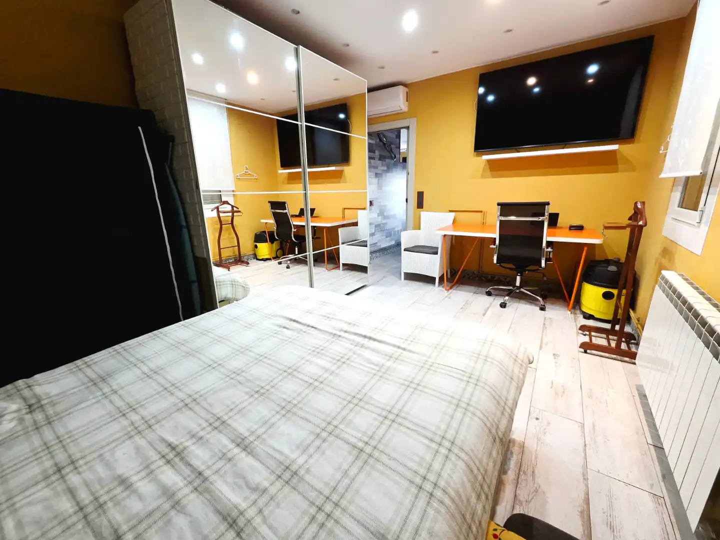 Bedroom of Flat for sale in El Prat de Llobregat  with Air Conditioner, Heating and Parquet flooring